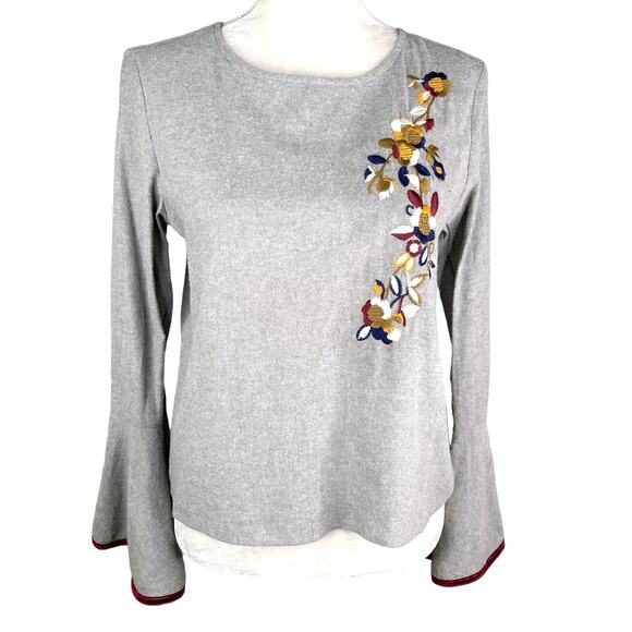 THML Riverside Top Small Gray Embroidered Floral Bell Sleeves Tie New - Picture 1 of 11